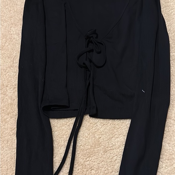 Aritzia tie front top - Picture 2 of 2